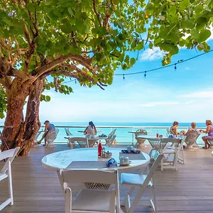 Travellers *** Negril